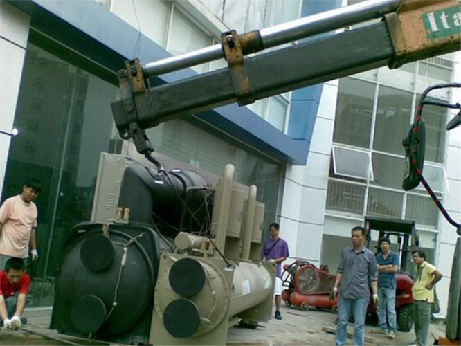 赣州市随车吊和汽车吊的核心区别是什么？哪种更省钱？